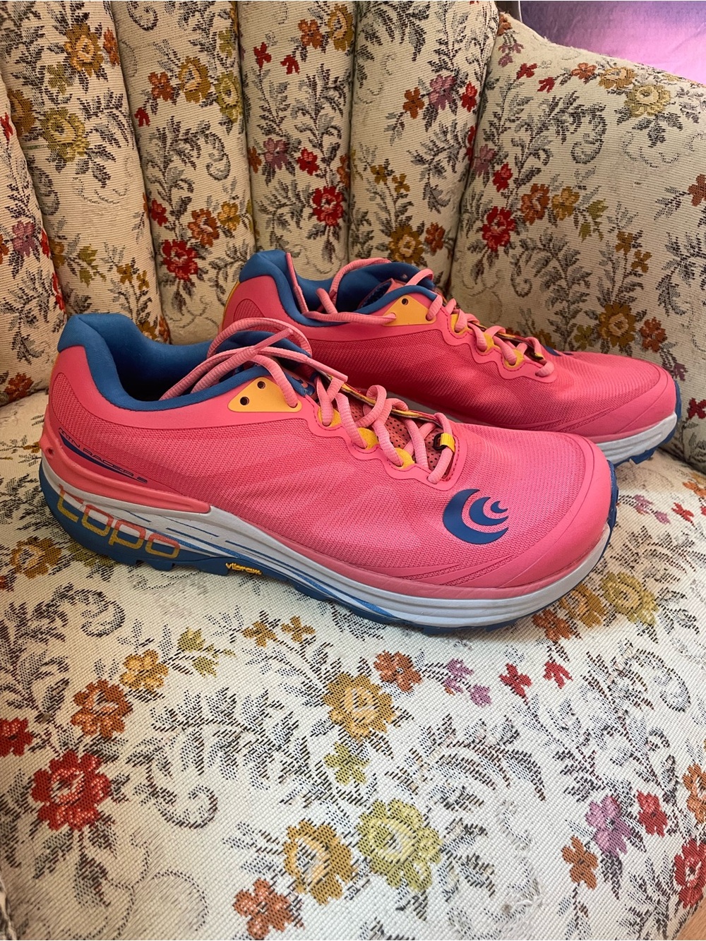 Topo Athletic MTN Racer 2 Women’s Size 9 Trail Running Hiking Pink Blue Sporty